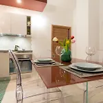 Cairoli 9 By Apartment *